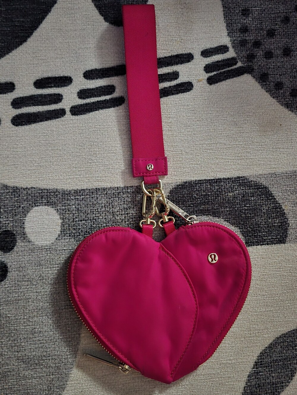 Lululemon Dual Pouch Wristlet Heart Valentines Day Passionate Gold Limited